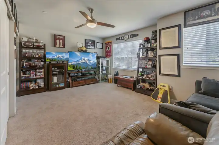 Large bonus room that includes a closet