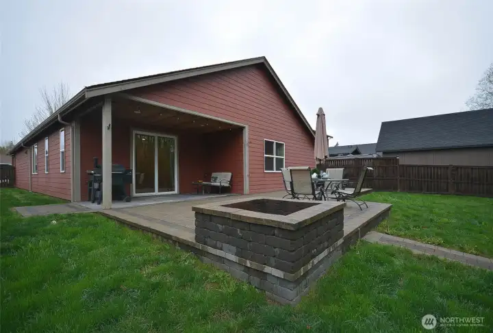 Wonderful fire pit for back yard BBQ'S.