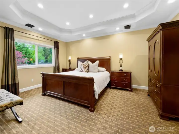 Large primary bedroom.