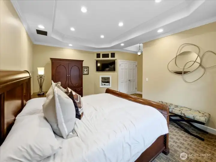 Large primary bedroom.