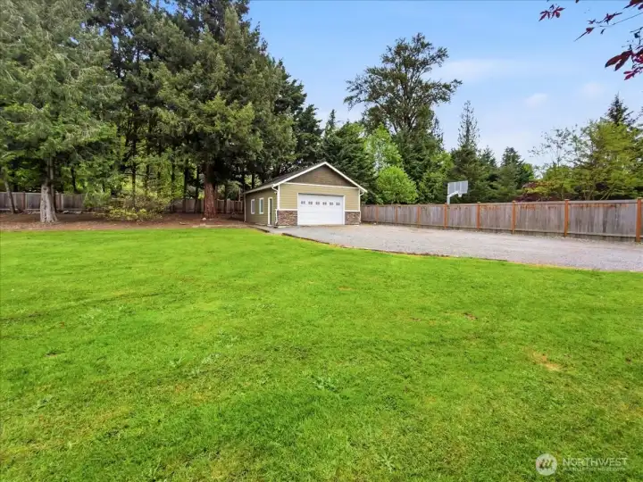 Detached Garage/Shop