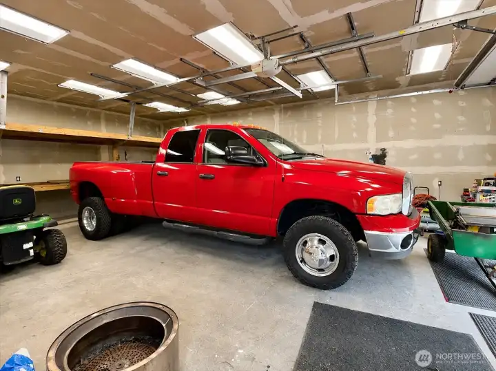 Detached Garage/Shop