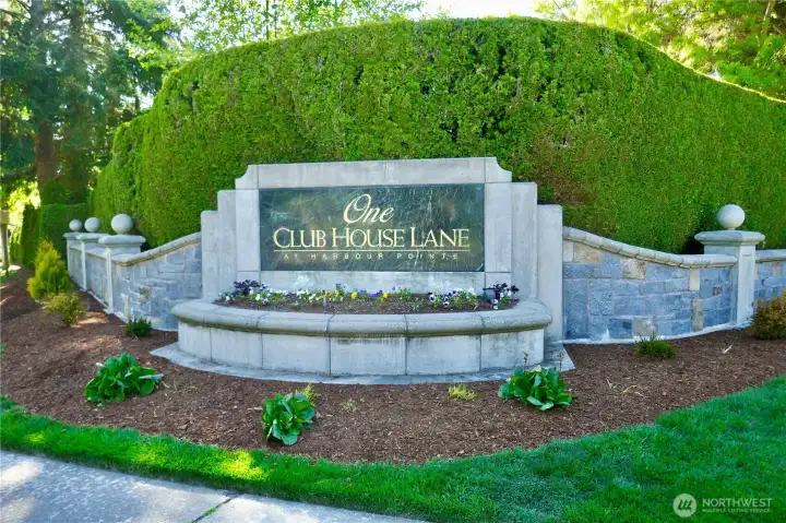 Community entrance monument