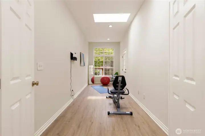 Corner Office / studio with separate entrance door, skylights and 10ft ceiling
