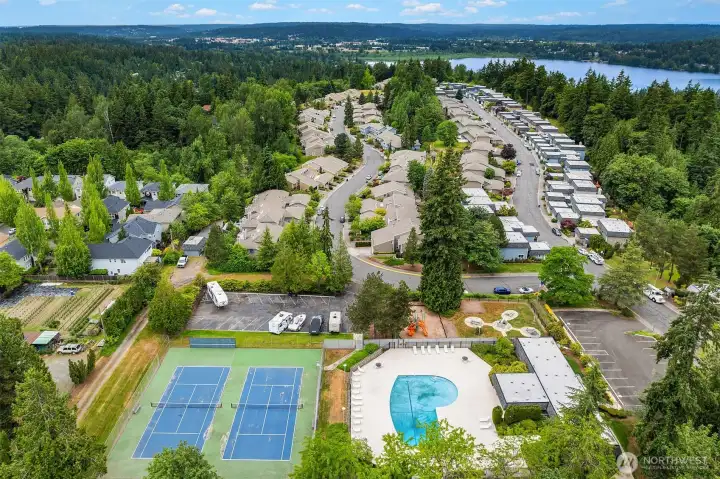Just a few blocks to Lake Sammamish and Idlewood Beach Park Just a few blocks to Lake Sammamish and Idlewood Beach Park