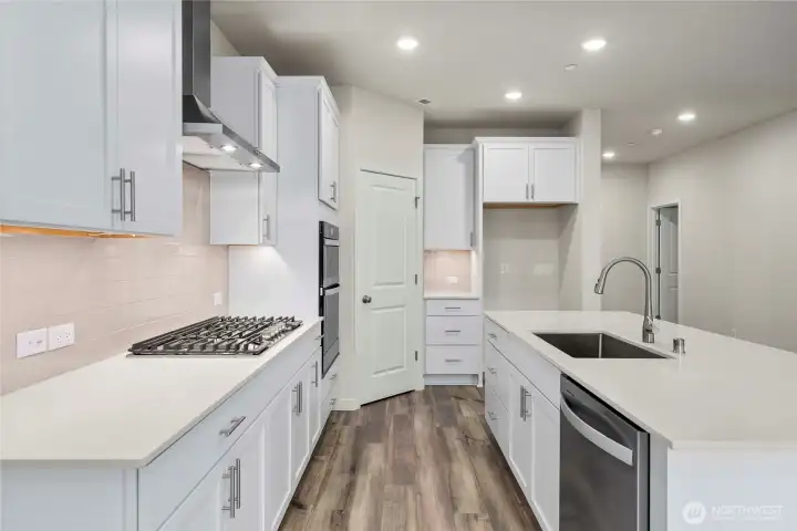Photos of a previously completed home. Actual colors and finishes may vary. See site agent for details.