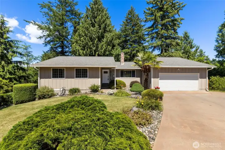 Wonderful home in mature neighborhood. The house is much bigger than it appears to be from the street. Wonderful home in mature neighborhood. The house is much bigger than it appears to be from the street.