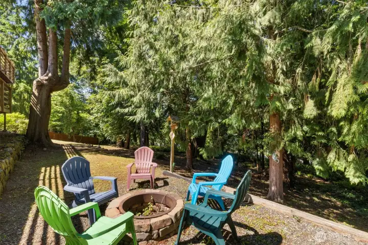 Sit around the fire roasting smores or hotdogs while sipping your favorite beverage. Sit around the fire roasting smores or hotdogs while sipping your favorite beverage.