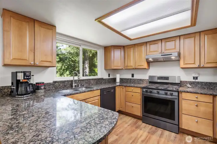 Bring your inner chef to enjoy this eat in kitchen with large dining area next to it. Bring your inner chef to enjoy this eat in kitchen with large dining area next to it.