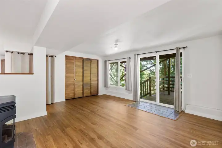 Large great room on lower floor with pellet stove. Large great room on lower floor with pellet stove.