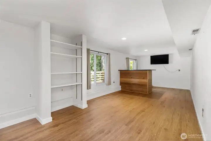 Have you ever wanted a media / bar space with access to the deck and yard? Here is your chance. Have you ever wanted a media / bar space with access to the deck and yard? Here is your chance.