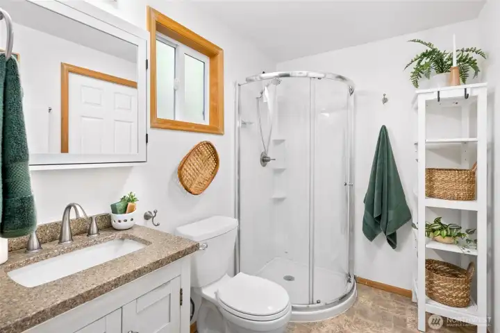 3/4 bathroom for ease of guest use