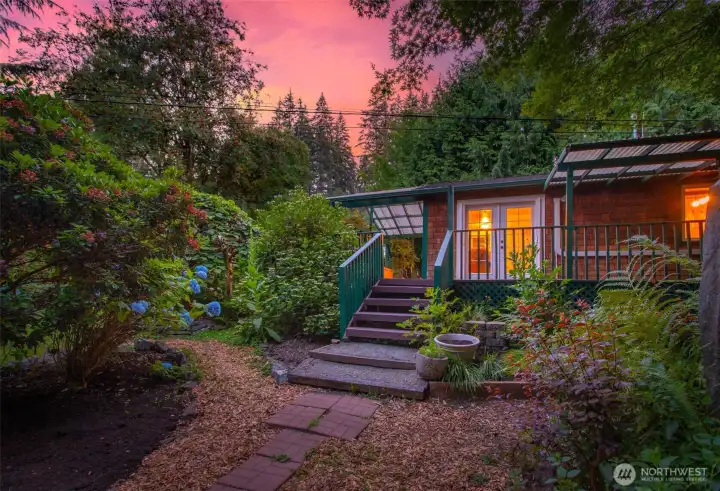Paths and trails from the home to the garden