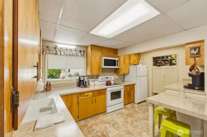 Kitchen with eating peninsula and walk-in pantry.