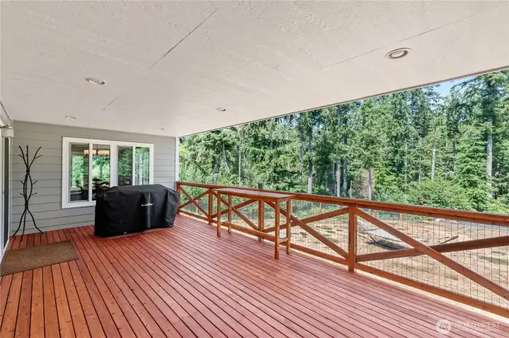 An inviting and relaxing space that expands the comfort of indoor living to the fresh outdoors. An inviting and relaxing space that expands the comfort of indoor living to the fresh outdoors.