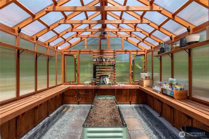 Beautiful and functional workspace. Ready to go with power and water. Beautiful and functional workspace. Ready to go with power and water.