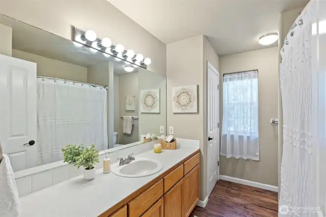 Full bath on the upper floor