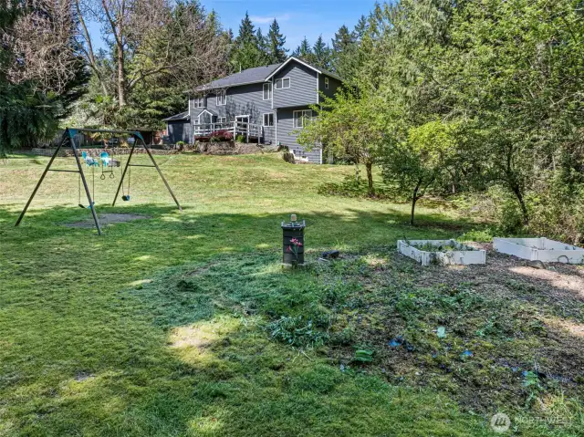 Garden area with swing set!