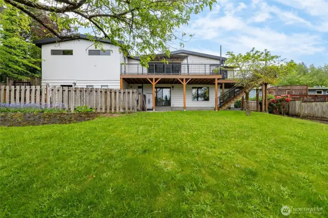 Rear View : Lovely Yard ~ Studio unit is on the bottom left, with it's own entrance. Downstairs unit with it's own entrance is on the bottom right.  Note the EXTENSIVE new composite decks !!!  So many wonderful upgrades...
