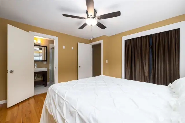 Primary bedroom on the main floor, with in suite bathroom. Real Oak Floors, New Mini Splits through out.