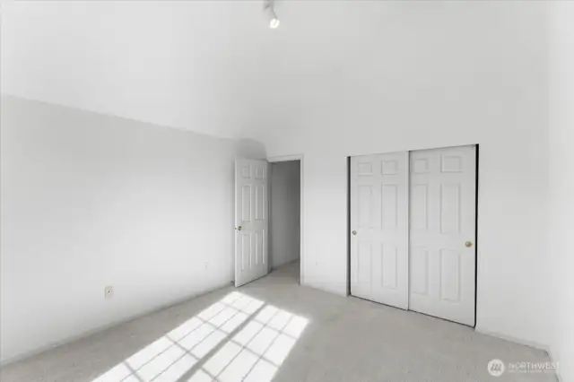 Large 2nd Bdrm Upstairs Large Closet & Adjacent Bath