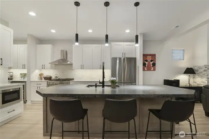 Bright and uplifting color tones and lighting