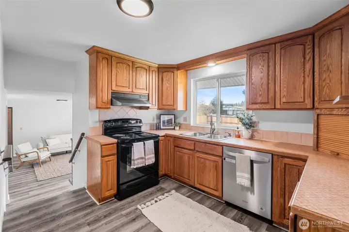KITCHEN | On the same level as the living room and dining room, this kitchen is perfectly located in the middle of the home with flow to a lower level where you'll find a family room and laundry/bathroom as well as a sliding glass door into the backyard.