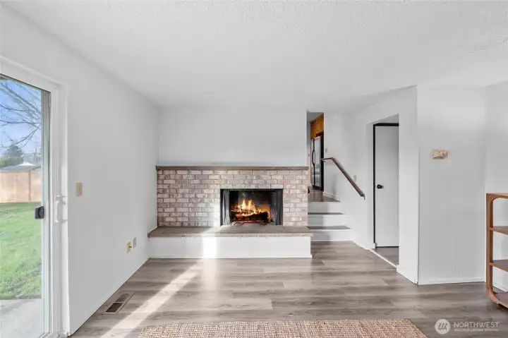 FAMILY ROOM | On the right side of the photo you can see the doorway that leads to the front door.