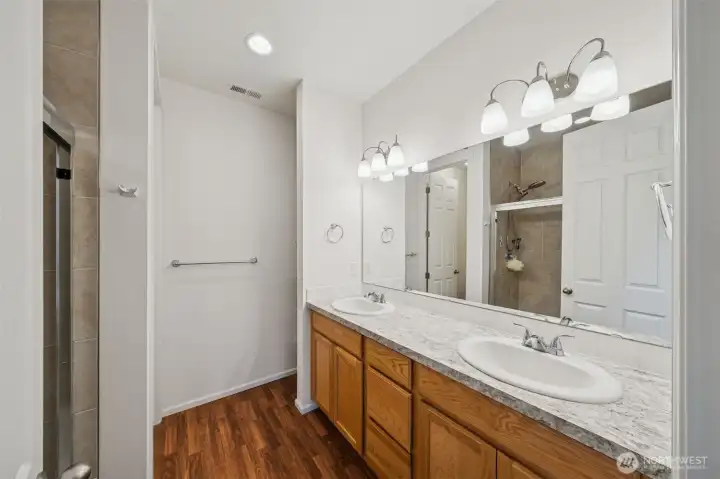 Double sinks in bathroom