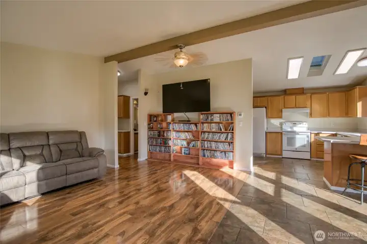 Living Room/Dining Area
