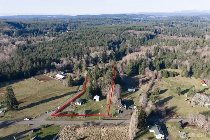 Boundary lines shown are not survey-accurate and are intended for reference only.