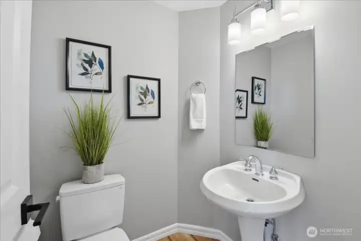 Elegant powder on Main, Bathroom #2