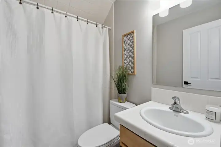 Full Bath on upper level - Bathroom #3