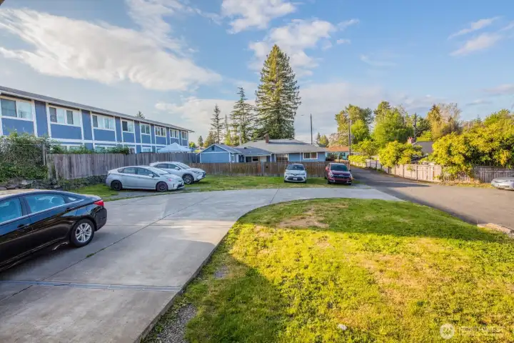 Huge front yard and drive way , big enough add more garage and Bonus room on top