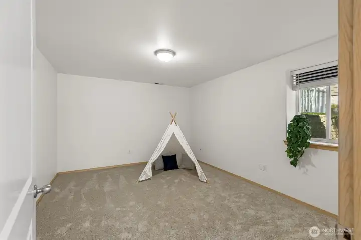 Future 4th or 5th bedroom?
