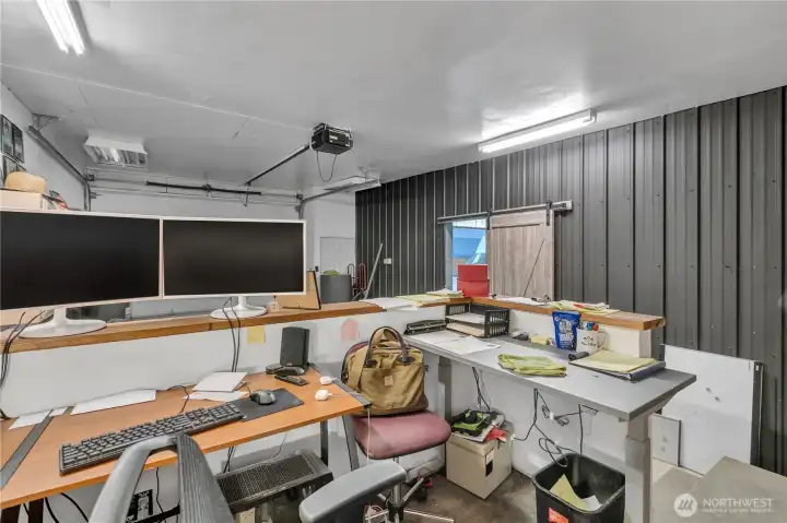 Office Area, does have a "garage door" for acccess Office Area, does have a "garage door" for acccess