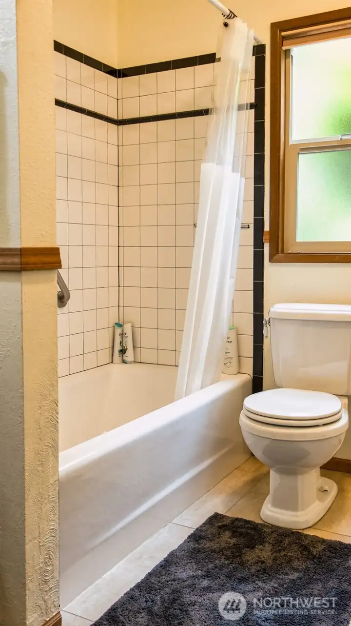 Full bath off the primary BR.