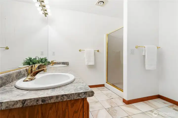 Primary bedroom ensuite