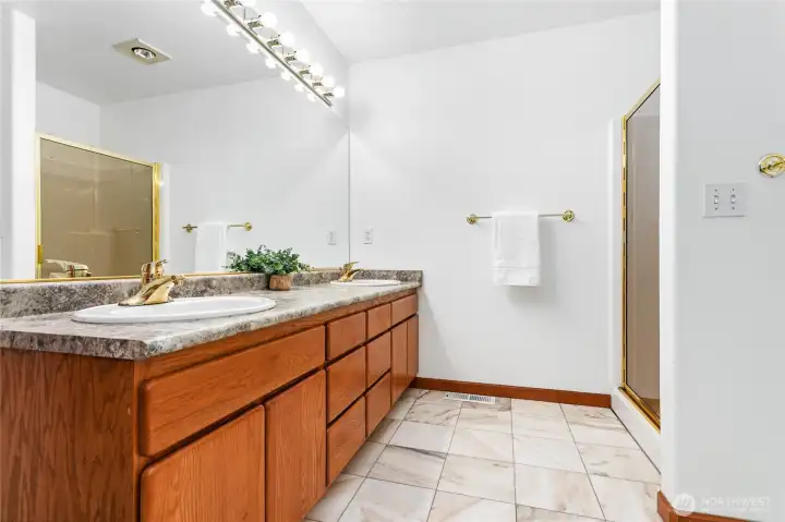Primary bedroom ensuite