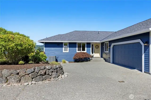 Large circular driveway with ample parking for all your guests and toys