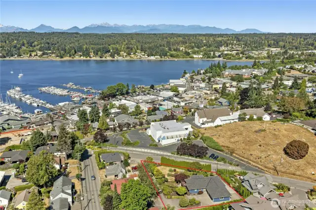 Welcome to THE center of Old Town Poulsbo!