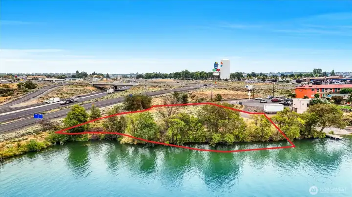 Waterfront setting adds appeal for retail, dining, or office ventures