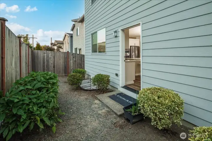 Petite Garden off kitchen