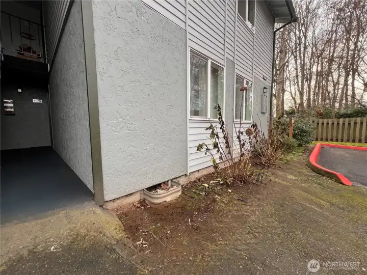 Corner Unit, with private front.