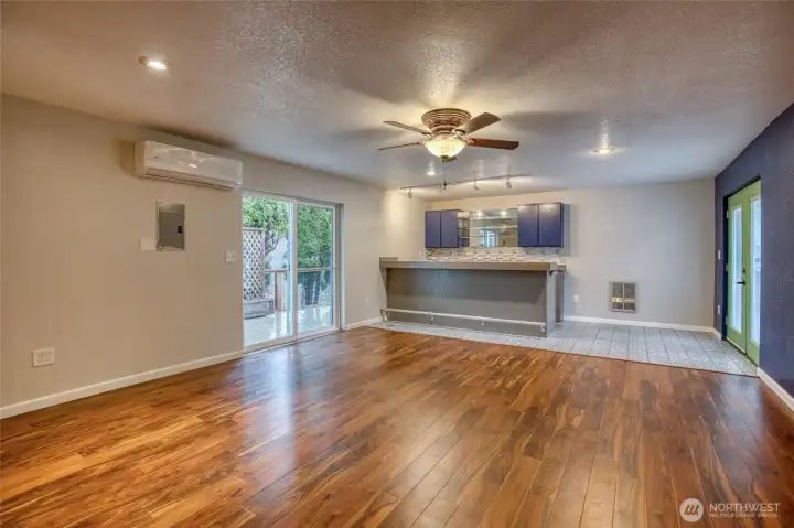 Wet bar in familyroom
