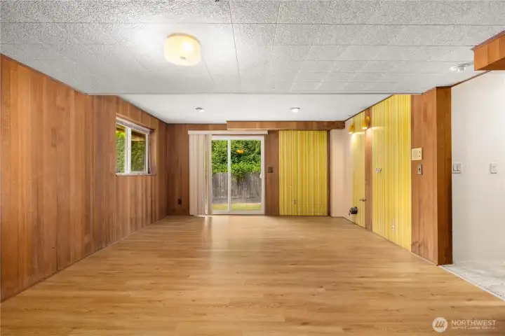 Basement bonus room/kitchen connections