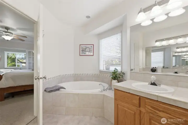 Soaking tub