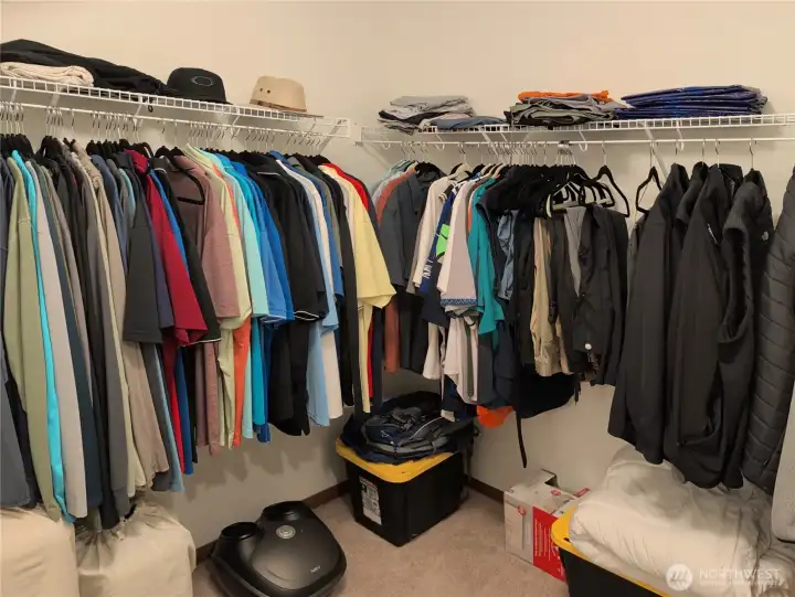 Walk-In Closet Walk-In Closet