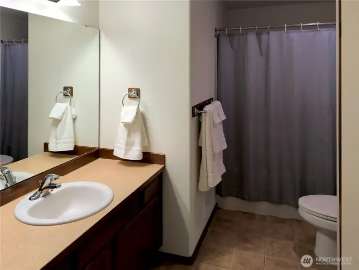 Upper Level Bathroom Upper Level Bathroom