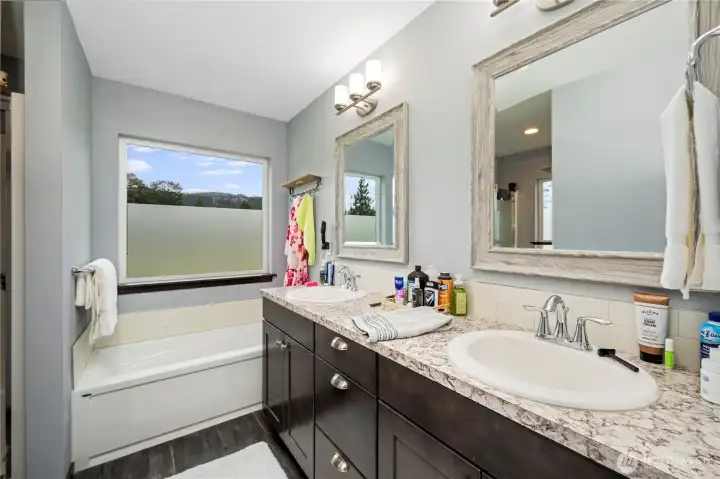 Main House En Suite Bathroom Main House En Suite Bathroom